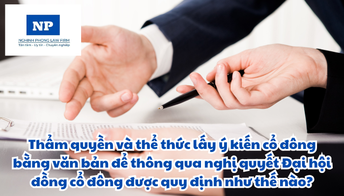 Thẩm quyền và thể thức lấy ý kiến cổ đông bằng văn bản để thông qua nghị quyết Đại hội đồng cổ đông được quy định như thế nào?