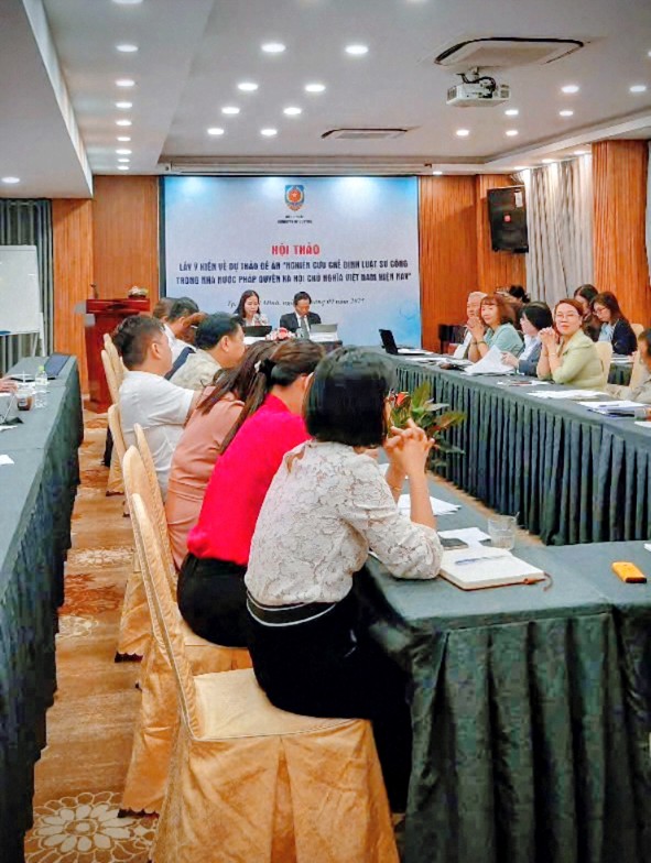 Tham dự hội thảo về việc xây dựng đề án “Nghiên cứu xây dựng chế định luật sư công trong Nhà nước pháp quyền xã hội chủ nghĩa Việt Nam hiện nay”